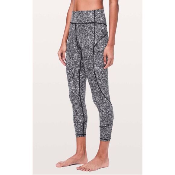 Lululemon In Movement Everlux Tight 25” Size 6 - Picture 1 of 15